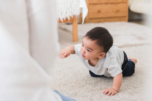 Bagaimana Merangsang Bayi Merangkak? Cari Tahu di Sini, Moms