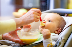 Lebih baik mana, MPASI Instan atau MPASI Homemade?