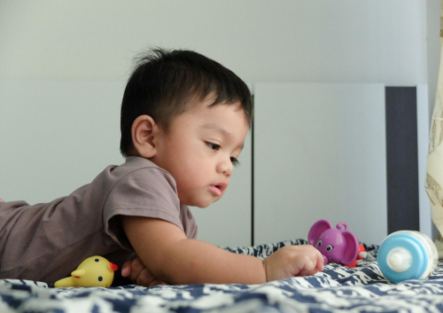 Tanda Perkembangan Bayi Terlambat pada Usia 13 hingga 36 Bulan