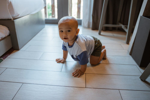 Sebelum Berjalan, Kenapa Si Kecil Harus Merangkak Dulu?