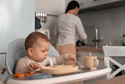 Yuk Latih Si Kecil agar Mandiri Dengan Baby-Led Weaning