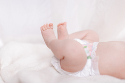 Cara Aman Mengganti Popok Bayi Baru Lahir