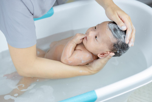 Apakah Si Kecil Harus Keramas Setiap Hari?