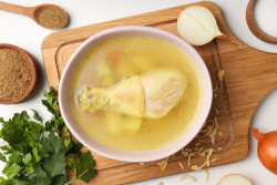 Tips Membuat Kaldu Ayam untuk MPASI