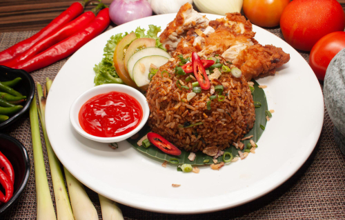 Santap Spesial, Nasi Goreng Rendang Ayam Crispy!