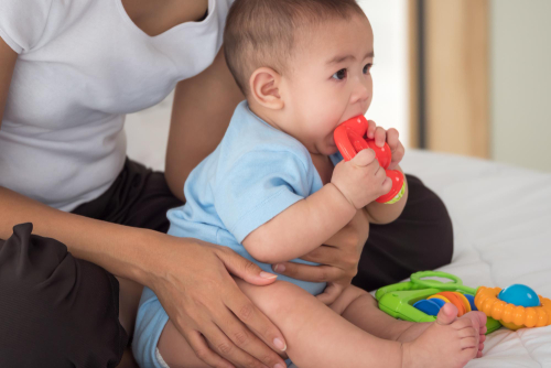 Cara Menstimulasi Indera Peraba Bayi usia 0-6 Bulan